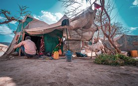 Yemen displaced people in makeshift tent