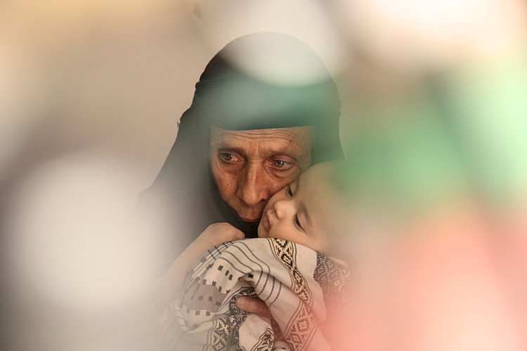 Khulood_with_her_grandmother__Cholera_outbreak__Yemen.jpg